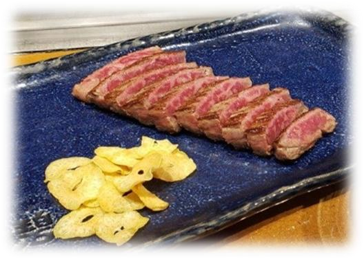 ステーキとニンニクチップ